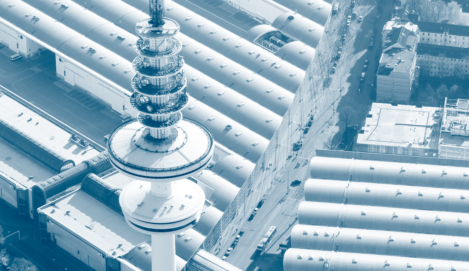 Die Messehallen und der Fernsehturm von oben