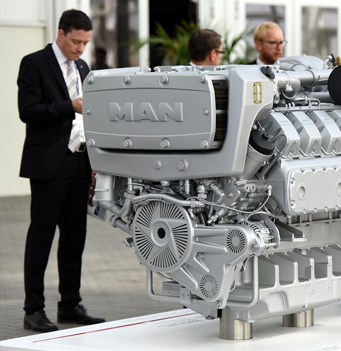 Ausgestellter Schifffsmotor der Firma MAN