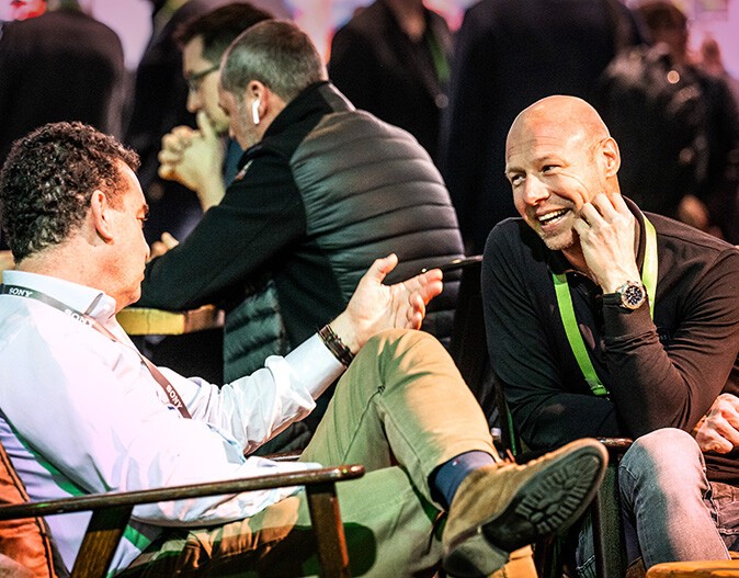 Zwei Männer im Gespräch bei HAMBURG OPEN 2022